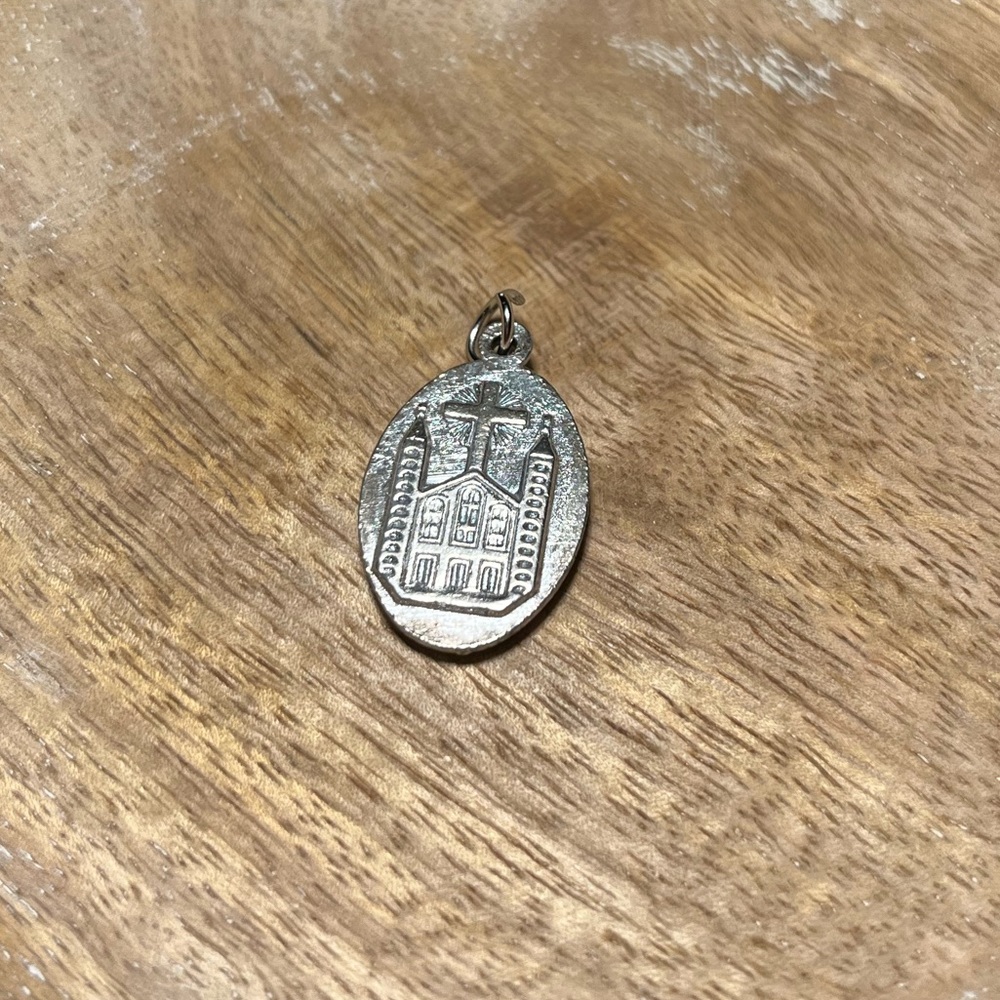 Vintage Catholic Mary Our Lady of Medugorje Silver Tone Medal Pendant - Picture 10 of 13